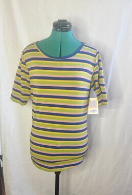 NWT Lularoe Gigi top size large. Brand new with tags.